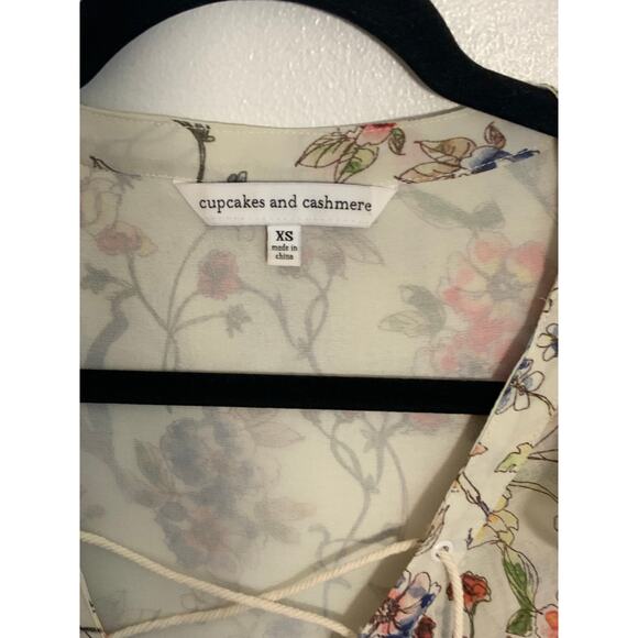 Cupcakes and Cashmere blouse size xs - Picture 2 of 5